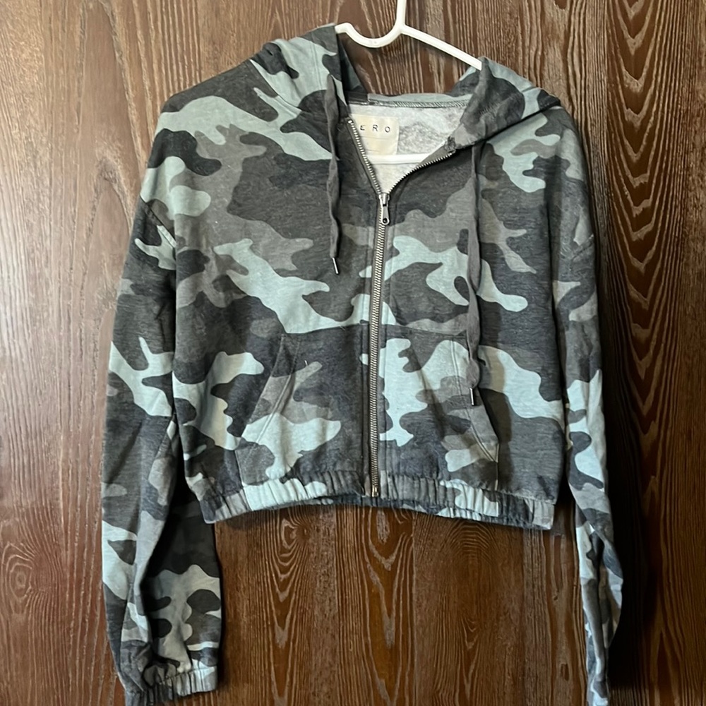 Aero, camo crop sweatshirt, size small, only worn a few times!
